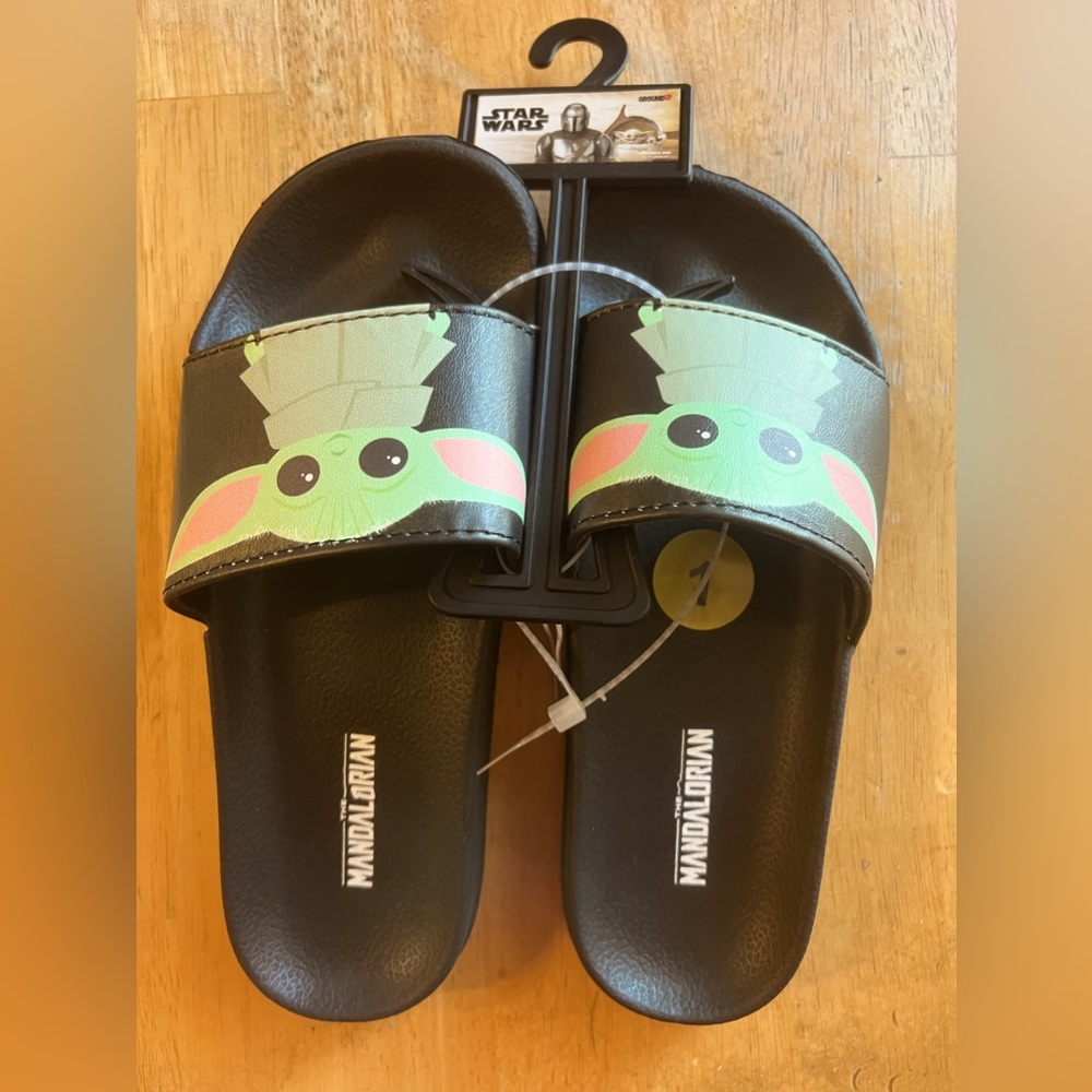 NWT Baby Yoda Kids Slides sz. 1